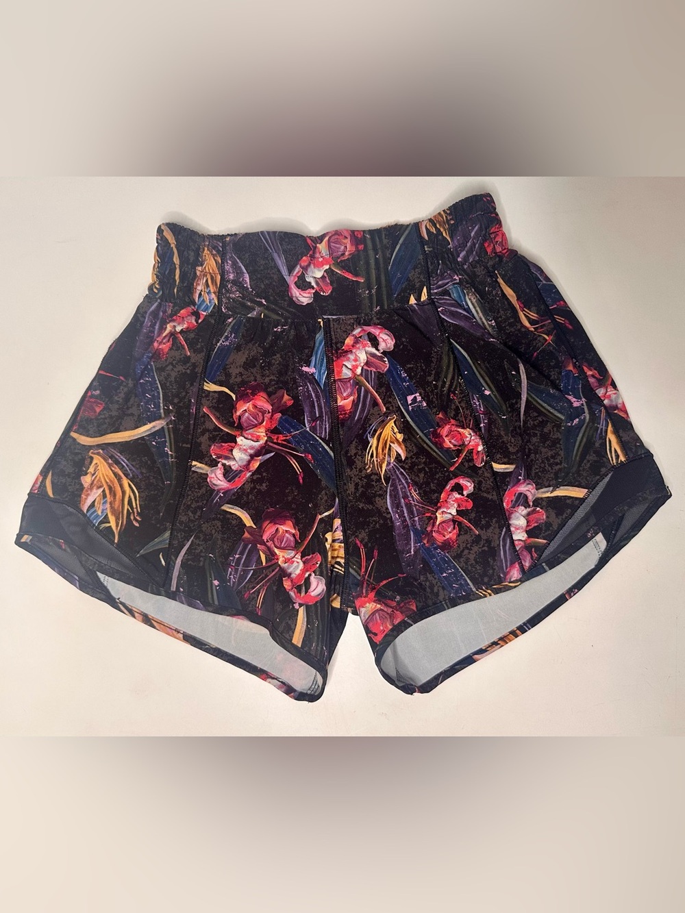 Lululemon Hotty Hot HR Shorts 4” Veiled Floral Black Multi Sz 2